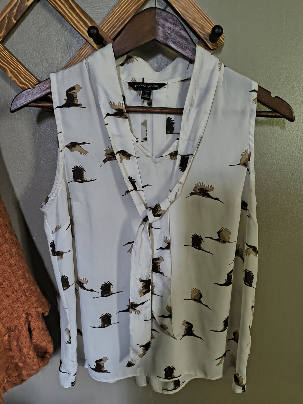 Banana Republic White Crane-Print Tie Neck Sleeveless Top